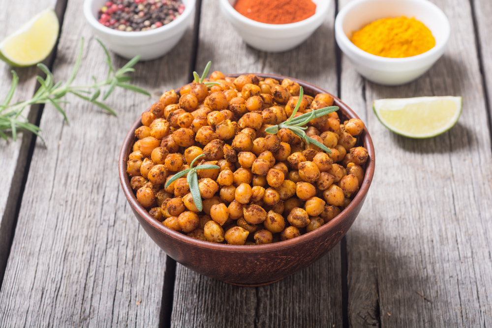 Road trip snacks for kids.
Roasted chickpeas with rosemary . Snack baked food .